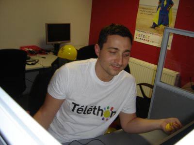 Avec le t-shirt Telethon ;)
