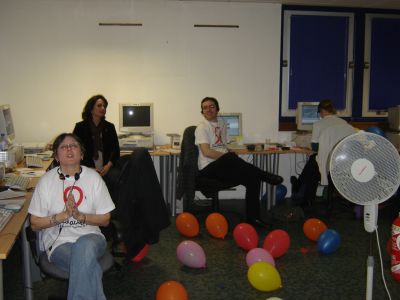 Cathy prie pour ne pas que l'on eclate les ballons
